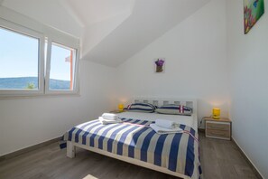 Free WiFi, bed sheets - Apartments Marija (Marina)