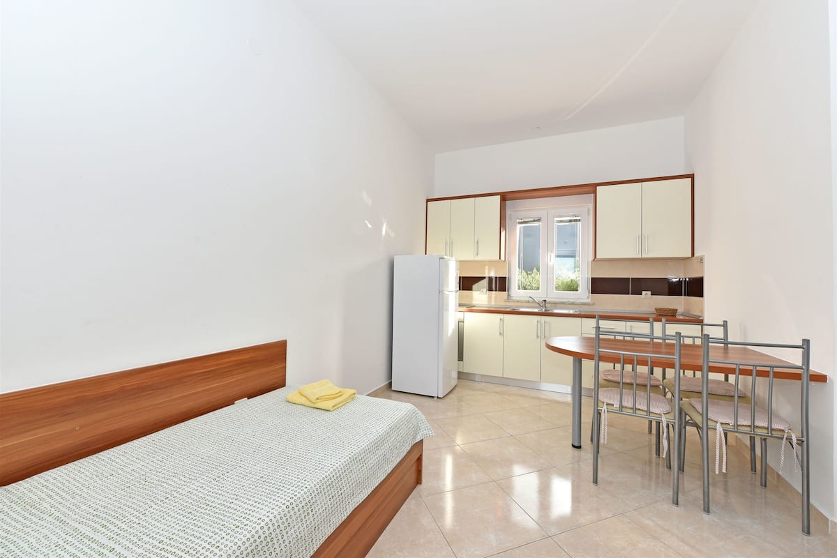 Apartment (A2) | Private kitchen | Fridge, oven, stovetop, coffee/tea maker