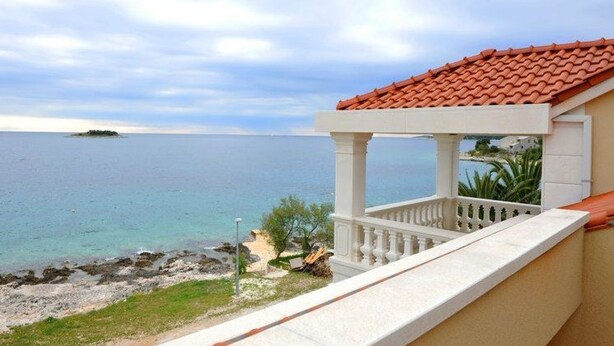 A coastal view with a balcony overlooking the sea, a small island in the distance, and a clear sky. - Apartment Lavanda (Rogoznica)