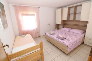 Free WiFi, bed sheets - Apartment Marija (Pag)