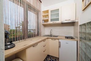 Studio (A3) | Eigene Küche | Kühlschrank, Herdplatte, Espressomaschine, Wasserkocher