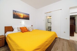 Apartment (A2) | 3 bedrooms, free WiFi - Apartments Near the sea Barbat (Rab)