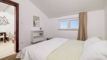 2 bedrooms, iron/ironing board, free WiFi