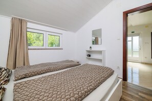 House | 2 bedrooms, iron/ironing board, free WiFi - House Ljerka (Rab)