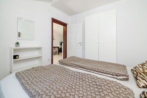 House | 2 bedrooms, iron/ironing board, free WiFi - House Ljerka (Rab)