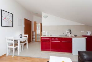 Private kitchen | Fridge, stovetop, espresso maker, cookware/dishes/utensils