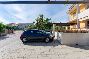 Free self parking