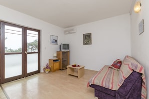 Apartment (A2) | Living room - Apartments Tonin (Jelsa)