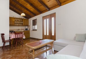 Cozinha privada | Geladeira, cooktop, chaleira elétrica