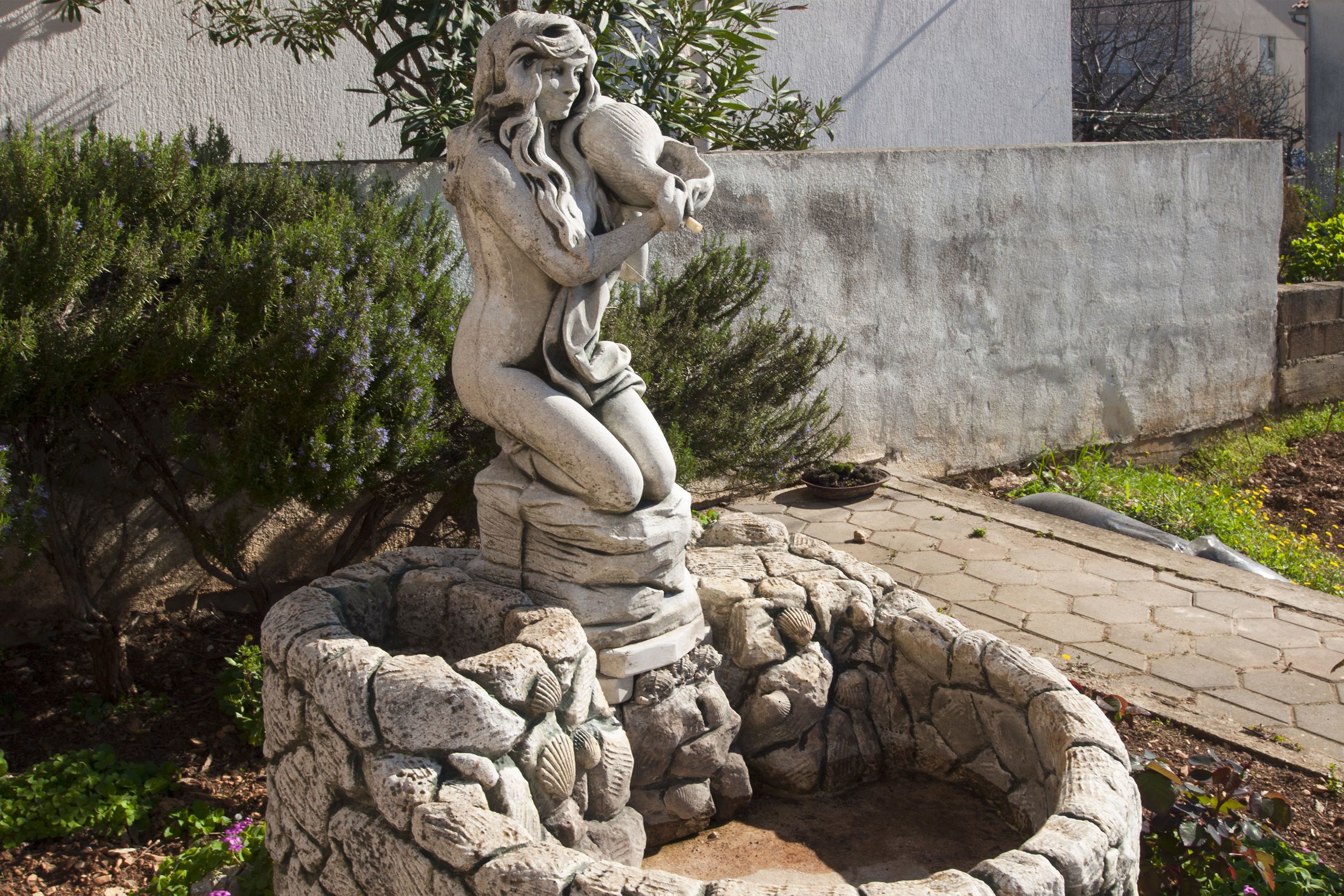 المنطقة المحيطة بالمنشأة