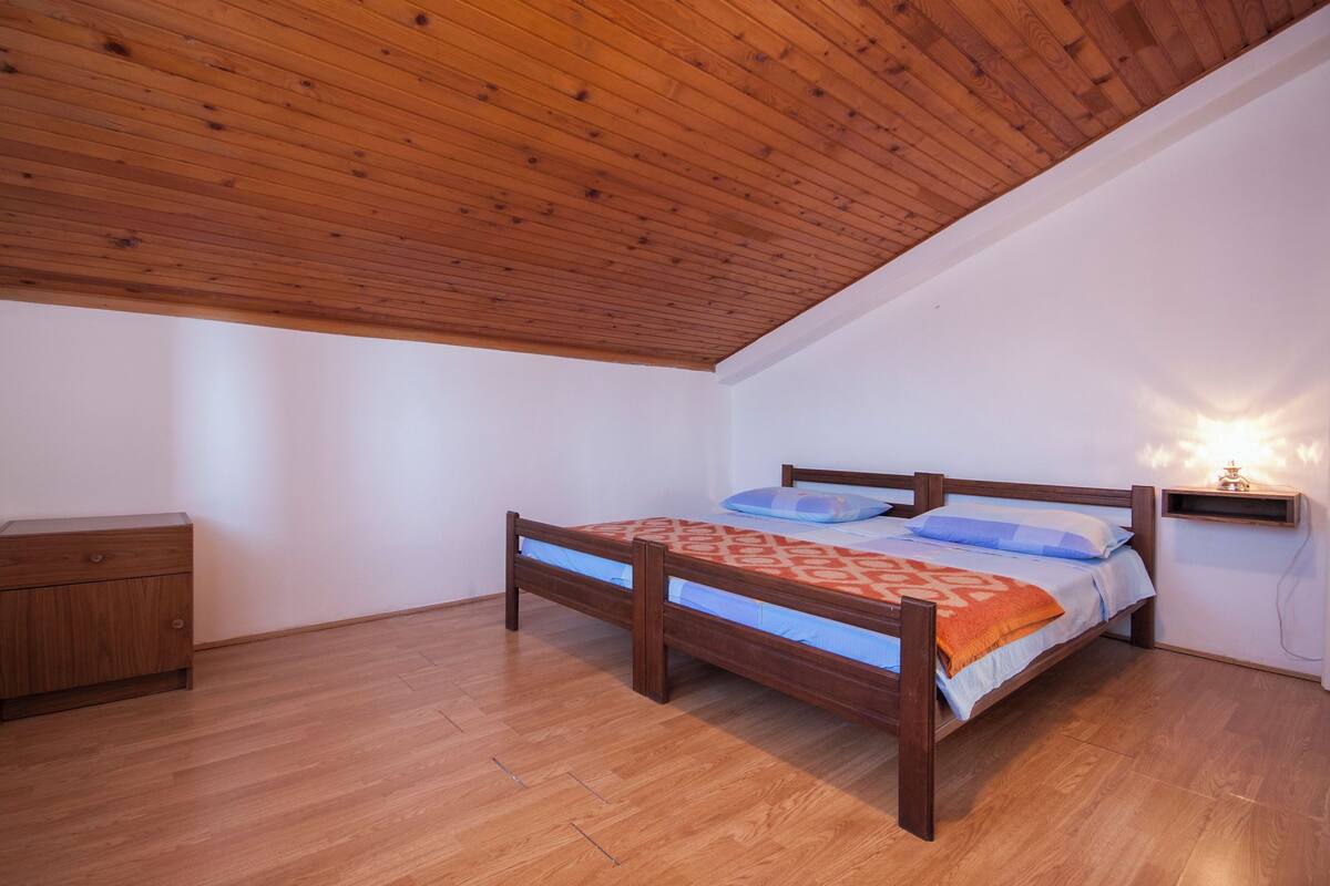 2 Schlafzimmer