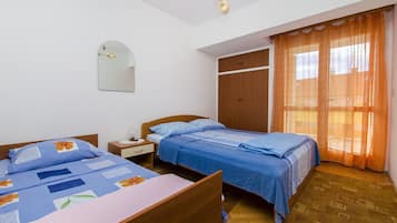 1 bedroom, bed sheets