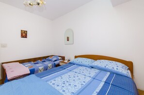 1 bedroom, bed sheets - Apartment Marija (Sibenik)