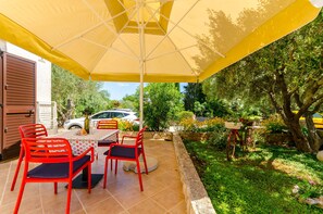 Apartment (A3) | Terrace/patio - Apartments Pharos (Stari Grad)