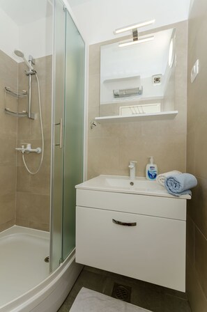 Appartement (A3) | Salle de bain | Serviettes fournies