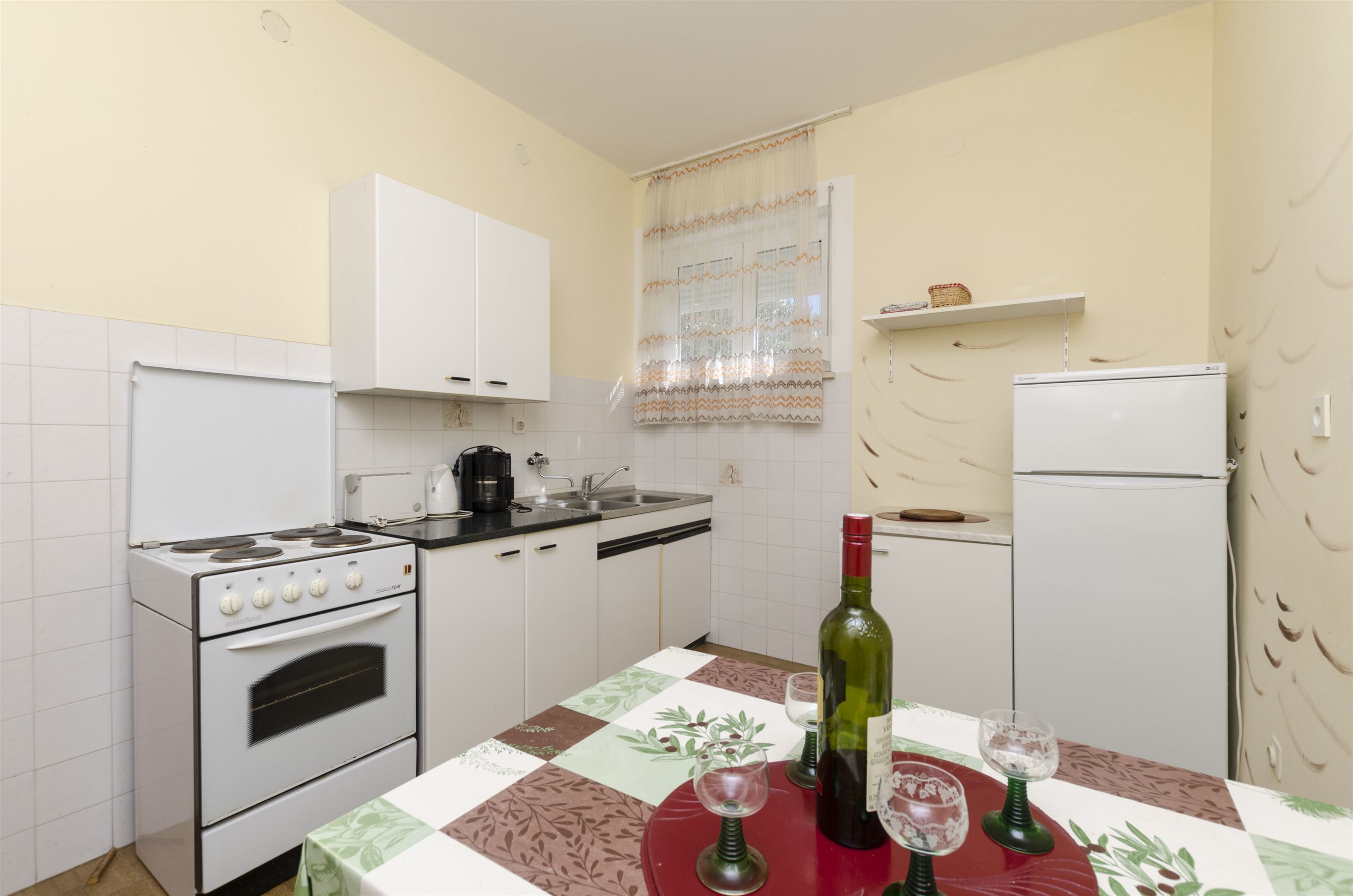 Private kitchen | Fridge, stovetop, espresso maker, cookware/dishes/utensils