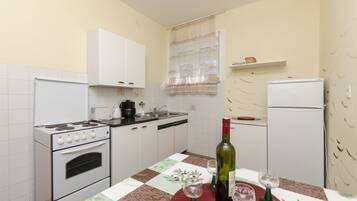 Private kitchen | Fridge, stovetop, espresso maker, cookware/dishes/utensils
