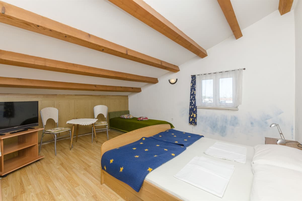 Apartment (A2)