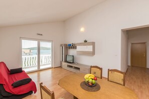 Apartment (A3) | Living room | TV - Apartments Rosanda (Pirovac)