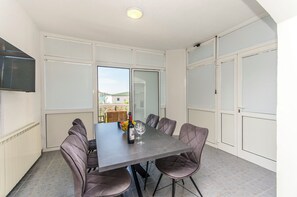 Apartment (A1) | Living room | TV - Apartments Rosanda (Pirovac)