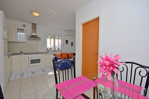 Private kitchen | Fridge, microwave, oven, stovetop - Apartments Danica (Vodice)