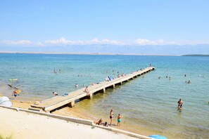 Una spiaggia nelle vicinanze