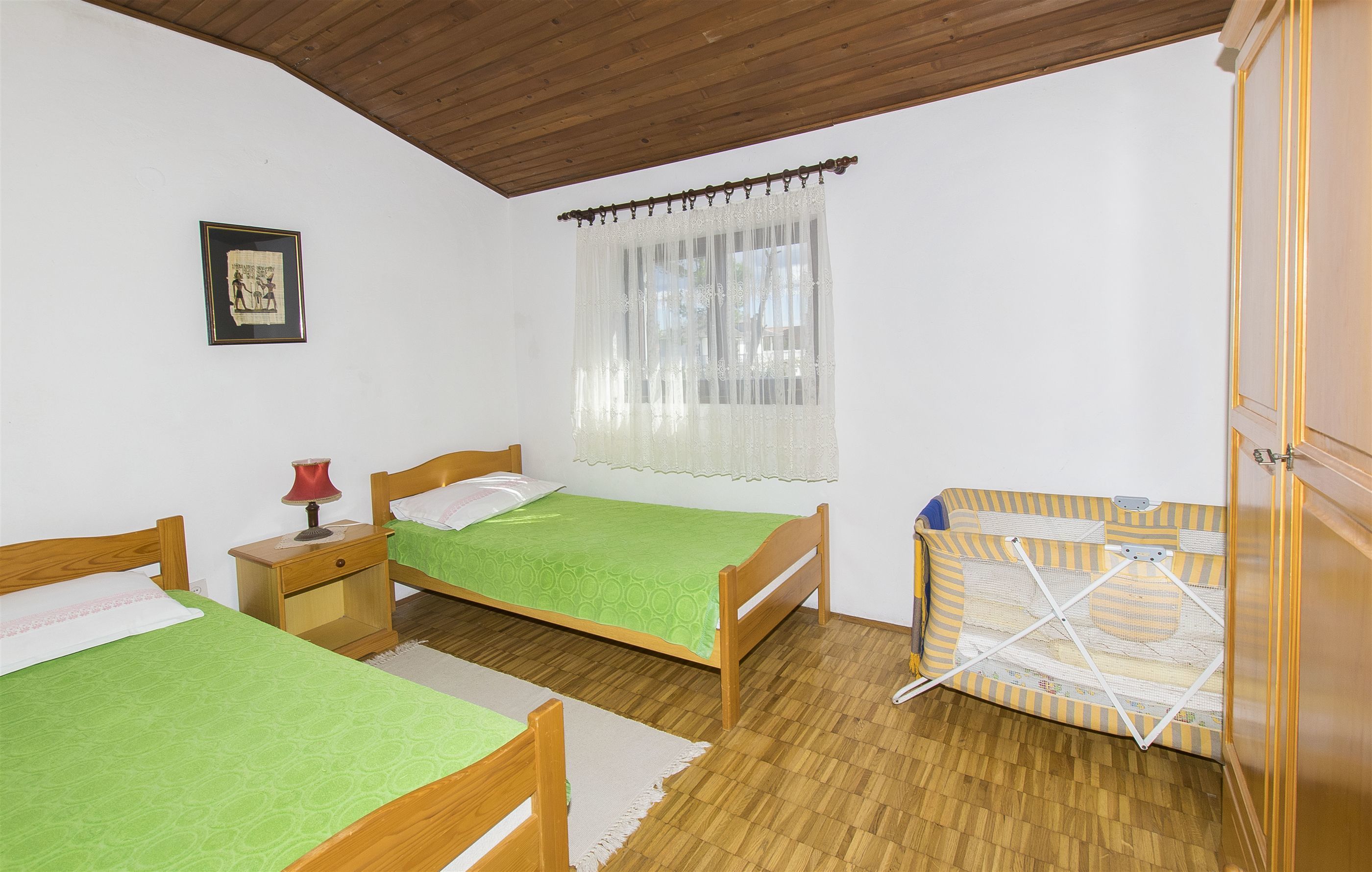 Free WiFi, bed sheets