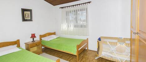 Free WiFi, bed sheets