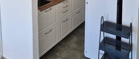 Appartement (A2) | Cuisine privée | Réfrigérateur, surface de cuisson, cafétiÚre à espresso
