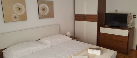 Free WiFi, bed sheets