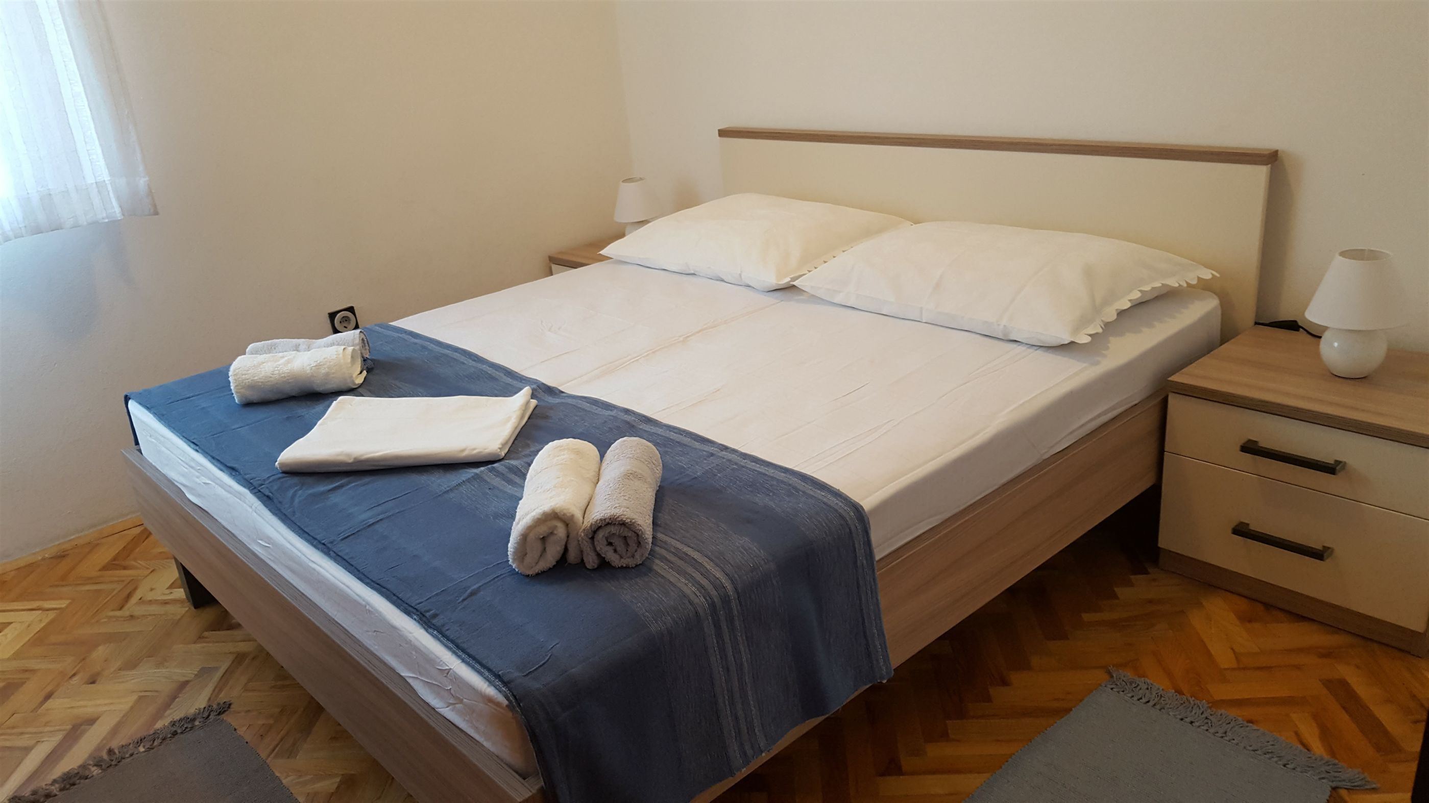 WiFi (free), bed sheets
