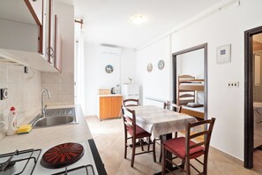 Apartment (A1) | Private kitchen | Fridge, stovetop, electric kettle, cookware/dishes/utensils - Apartments Ivo (Pag)