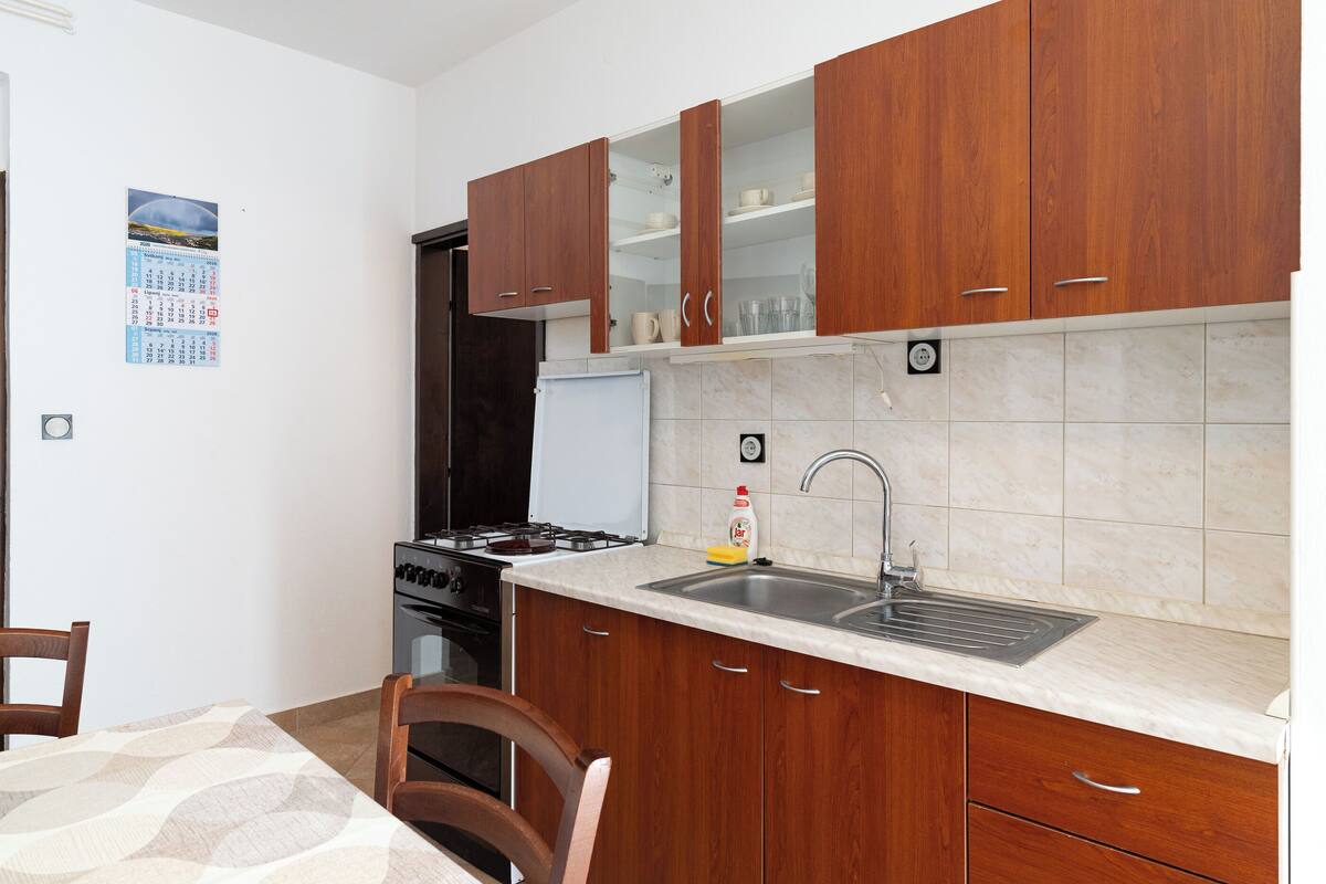 Refrigerador, placa de cocina, tetera/pava eléctrica