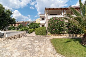 Courtyard - Apartments Ivo (Pag)