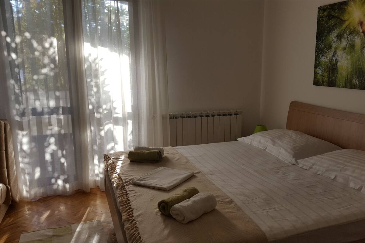 WiFi (free), bed sheets