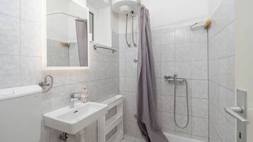 Apartment (A2) | Bathroom | Shower