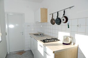 Private kitchen - Apartments Željko (Pag)