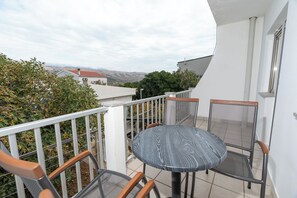 Apartment (A2) | Balcony - Apartments Željko (Pag)