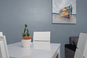 Apartment (A2) | Dining