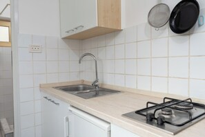 Studio (A1) | Private kitchen | Fridge, microwave, stovetop, espresso maker - Apartments Željko (Pag)