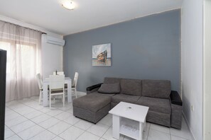 Apartment (A2) | Living room | TV - Apartments Željko (Pag)