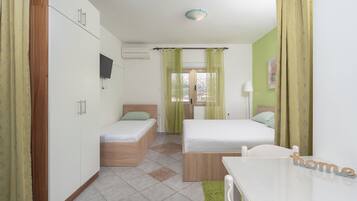 Studio (A1) | Free WiFi, bed sheets