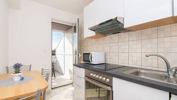 Apartment (A2) | Eigene Küche | Kühlschrank, Ofen, Kochgeschirr/Geschirr/Besteck