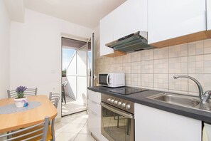Apartment (A2) | Private kitchen | Fridge - Apartment Danijela (Bibinje)