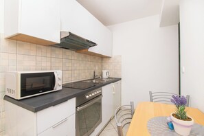 Apartment (A2) | Private kitchen