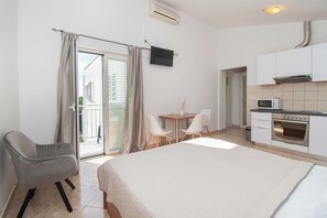 Studio (A1) | Free WiFi, bed sheets