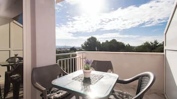 Apartment (A2) | Balkon