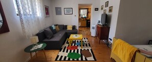Studio (A1) | Living room | TV, fireplace