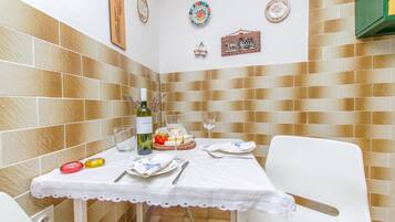 Studio (A1) | Interior