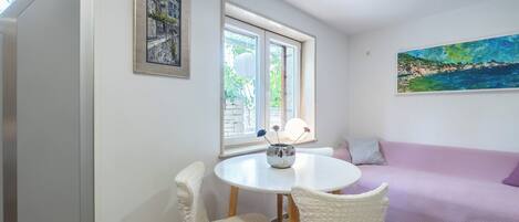 Apartment (A6) | Living room | TV